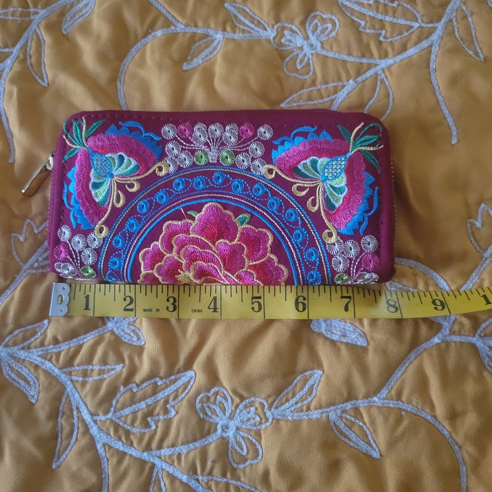 New without tags Embroidered wallet